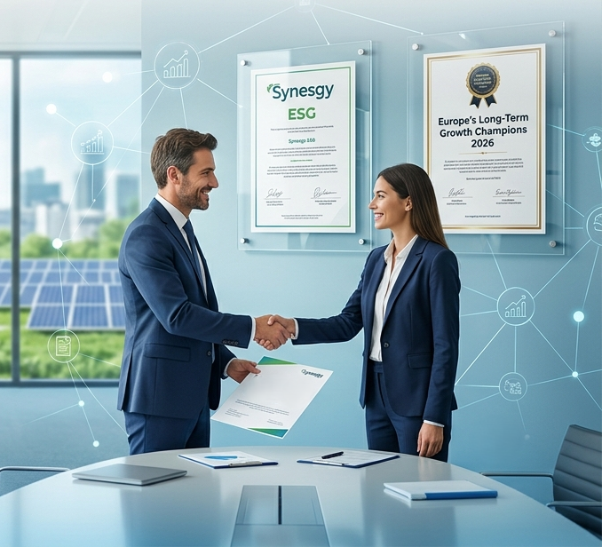 Stretta di mano tra due professionisti con targhe delle certificazioni sullo sfondo